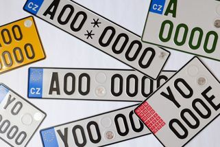 Registrační značky aut půjde posílat do boxů - Novinky